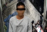 Tersangka KW yang berhasil ditangkap Polsek Ngaras dan background saat KW menerima titipan uang sewa alat berat yang terekam CCTV | ist/Media Prioritastv.com.
