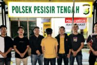 Tersangka DS alias RG setelah ditangkap sebelum dijebloskan sel tahanan Polsek Pesisir Selatan, Sabtu 2 Mei 2026 | Suroso/Media Prioritastv.com.