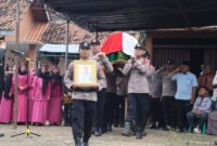 Pelepasan jenazah almarhum Aipda Triyoto menuju pemakaman di TPU  Pekon Sinar Baru, Sukoharjo, Pringsewu, Kamis 7 Mei 2026 | Dok. Humas Polres Pringsewu.