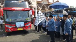 Bupati Tanggamus H. Moh. Saleh Asnawi saat melepas ratusan jamaah haji di Islamic Center Kota Agung, Kamis 7 Mei 2026 | Herdi/Media Prioritastv.com.