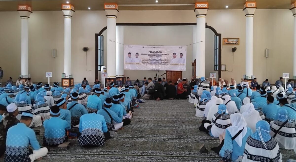 Para jamaah haji Tanggamus sebelum dilepas Bupati di Islamic Center Kota Agung, Kamis 7 Mei 2026 | Herdi/Media Prioritastv.com.
