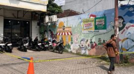Area Toko Yuzi Akmal di Jalan ZA Pagar Alam, Kelurahan Labuhan Ratu, Kecamatan Labuhan Ratu, Bandar Lampung, Sabtu (9/5/2026) pagi yang telah diberi garis polisi |