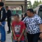 Tersangka saat tiba di Polres Pringsewu dan hendak dimasukan ke sel tahanan, Jumat 8 Mei 2026 | Dok. Humas Polres Pringsewu.