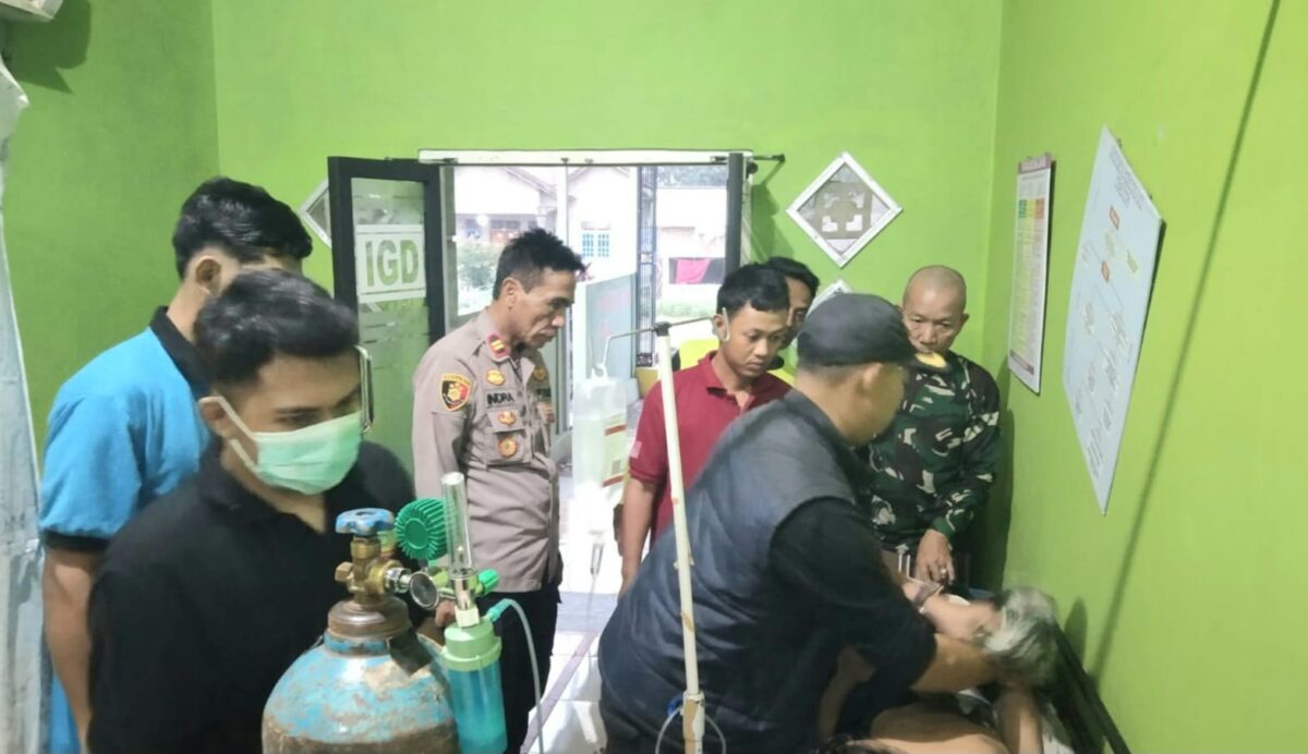 Korban saat mendapatkan perawatan medis Klinik di Desa Bumi Restu, Kecamatan Abung Timur, Lampung Utara usai berhasil dievakuasi, Minggu 10 Mei 2026 pagi | Dok. Humas Polres Lampung Utara.