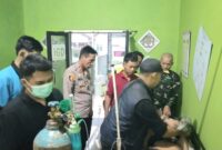 Korban saat mendapatkan perawatan medis Klinik di Desa Bumi Restu, Kecamatan Abung Timur, Lampung Utara usai berhasil dievakuasi, Minggu 10 Mei 2026 pagi | Dok. Humas Polres Lampung Utara.