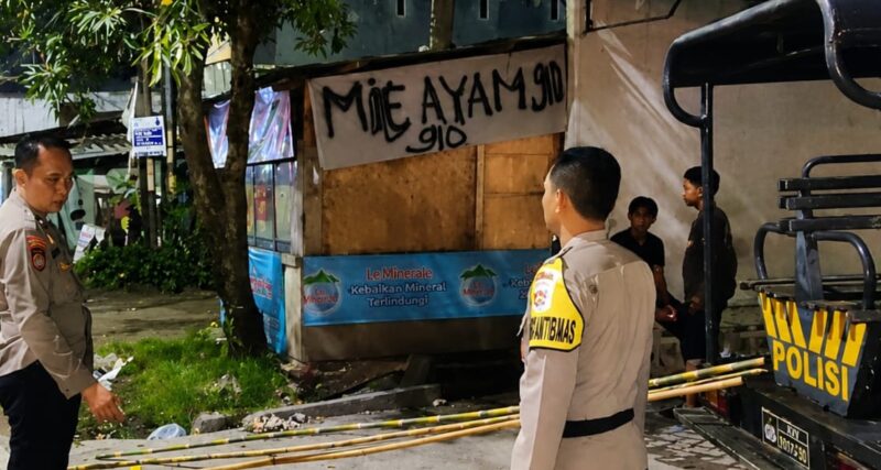 Polisi saat mendatangi TKP paska tawuran geng motor yang menyebabkan satu korban meninggal dunia, Minggu 10 Mei 2026 | Dok. Humas Polda Lampung.