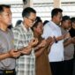 Jamaah shalat ghaib di Polres Tanggamus saat memanjatkan doa yang dipimpin Ustad Agus Suparno di Masjid Hidayatullah Mapolres setempat, Senin 11 Mei 2026 | Dok. Humas Polres Tanggamus.