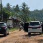 Sejumlah polisi yang dikabarkan berhasil menangkap diduga pelaku penembakan Bripka Anumerta Arya Supena di wilayah Gunung Mekar, Kecamatan Jabung, Kabupaten Lampung Timur, Senin 11 Mei 2026, sore | dok. Tangkapan Layar Video.