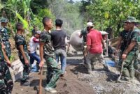 Suasana pengecoran jalan penghubung tiga pekon di Kecamatan Kota Agung Barat yang sedang dilakukan personil TNI Satgas TMMD ke 128 Kodim 0424 Tanggamus, Selasa 12 Mei 2026 | Herdi/Media Prioritastv.com.