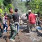 Suasana pengecoran jalan penghubung tiga pekon di Kecamatan Kota Agung Barat yang sedang dilakukan personil TNI Satgas TMMD ke 128 Kodim 0424 Tanggamus, Selasa 12 Mei 2026 | Herdi/Media Prioritastv.com.