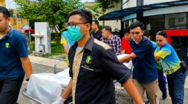 Jenazah tersangka Bahroni (23) saat dievakuasi ke RS Bhayangkara Polda Lampung, Jumat 15 Mei 2026 | ist/Media Prioritastv.com.