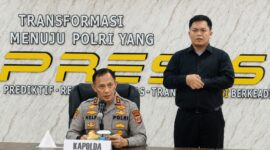 Kapolda Lampung Irjen Pol Helfi Assegaf saat menggelar konferensi pers penangkapan pelaku Curanmor penembak Bripka Anumerta Arya Supena di Gedung Siger Lounge Polda Lampung, Jumat 15 Mei 2026 | Jumadi/Media Prioritastv.com.