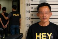 Kolase foto saat tersangka hendak dijebloskan sel tahanan dan tampang pelaku yang dirilis polisi, Sabtu 16 April 2026 | Dok. Humas Polres Tanggamus.