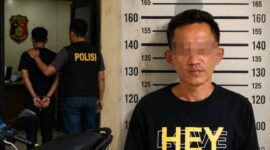 Kolase foto saat tersangka hendak dijebloskan sel tahanan dan tampang pelaku yang dirilis polisi, Sabtu 16 April 2026 | Dok. Humas Polres Tanggamus.