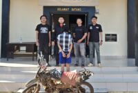 Tersangka BA yang berhasil ditangkap sebelum dijebloskan ke sel tahanan, Minggu 17 Mei 2026 | Dok. Humas Polres Tanggamus.