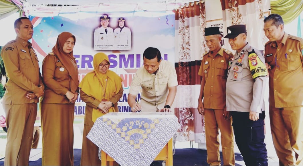 Bupati Pringsewu, Riyanto Pamungkas saat meresmikan SDN 1 Gunung Raya, Pagelaran Utara, Senin 18 Mei 2026 | Dok. Humas Pemkab Pringsewu.