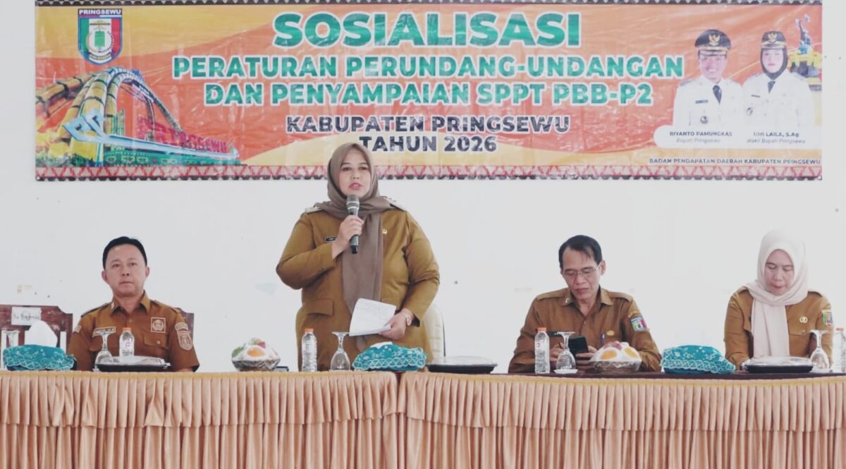 Wabup Pringsewu, Umi Laila saat membuka sosialisasi Perda Pajak dan Restribusi di GSG Kecamatan Gading Rejo, Senin 18 Mei 2026 | Samuel/Media Prioritastv.com.