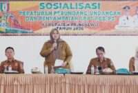 Wabup Pringsewu, Umi Laila saat membuka sosialisasi Perda Pajak dan Restribusi di GSG Kecamatan Gading Rejo, Senin 18 Mei 2026 | Samuel/Media Prioritastv.com.