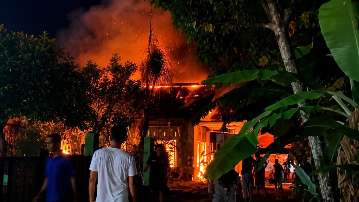 Api yang berkobar melalap kantor desa Sridadi, Wonosobo, Tanggamus, Rabu 20 Mei  2026, pagi | ist/Media Prioritastv.com.