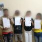 Enam orang terduga pelaku pesta miras dan dugaan prostitusi saat menunjukan pernyataan tidak mengulangi perbuatannya, Rabu 20 Mei 2026 | Dok. Humas Polres Tanggamus.
