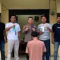 Tersangka Jambret yang berhasil ditangkap Polsek Wonosobo sebelum dijebloskan ke sel tahanan, Jumat 22 Mei 2026 | Dok. Humas Polres Tanggamus.