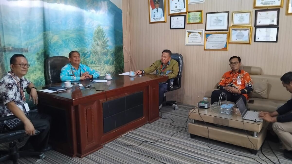 Suasana peluncuran perdana Program D'Jongik di Kantor Kominfo Tanggamus dengan menghadirkan narasumber Kadis Sosial Hardarsyah dan Kabid Dikdas SD, SMP, Tanggamus Matrizal, Jum'at 22 Mei 2026 | Herdi/Prioritastv.com.