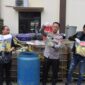 Kapolres Pringsewu AKBP M. Yunus saat memperlihatkan hasil penangkapan penyalahgunaan BBM dalam konferensi persi di Mapolres setempat, Jumat 22 Mei 2026 | Dok. Humas Polres Pringsewu.