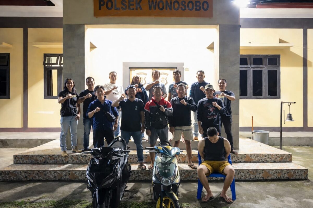 Tersangka setelah ditangkap tim gabungan sebelum dijebloskan ke sel tahanan Polsek Wonosobo, Minggu 24 Mei 2026 | Dok. Humas Polres Tanggamus.