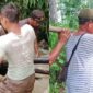 Proses pencarian nenek Aminah oleh polisi bersama warga dan evakuasi setelah ditemukan menuju rumah duka, Senin 25 Mei 2026 | ist/Media Prioritastv.com.