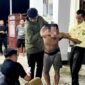 Terdakwa yang berhasil diamankan petugas usai mencoba kabur saat skor sidang di PN Kota Agung, Tanggamus, Selasa 19 Mei 2026 |