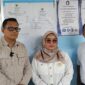 Ketua Yayasan Nusantara Alam Abadi Firlinda didampingi oleh Ketua Rel MBG Pusat Roy Marzuk dan Azis Gagap saat memberikan keteragan pers, Senin 25 Mei 2026 | Herdi/Media Prioritastv.com.
