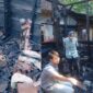 Kolase foto dua motor korban yang ludes terbakar dan saat polisi melakukan identifikasi, Jumat 29 Mei 2026 | Dok. Humas Polres Tanggamus.