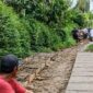 Warga Dusun 6 Waringinsari Barat, Pringsewu, bergotong royong mengecor jalan usaha tani 300 meter secara swadaya demi kelancaran aktivitas pertanian | ist/Media Prioritastv.com.