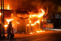 Kondisi api yang berkobar di warung ayam geprek di Jalan Imam Bonjol Kota Metro, Lampung, Minggu 31 Mei 2026, dinihari | ist/Media Prioritastv.com.