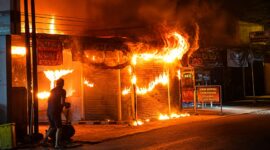 Kondisi api yang berkobar di warung ayam geprek di Jalan Imam Bonjol Kota Metro, Lampung, Minggu 31 Mei 2026, dinihari | ist/Media Prioritastv.com.
