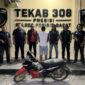 Tersangka penadahan motor curian di Ngambur, Pesisir Barat inisial TY setelah ditangkap sebelum dijebloskan ke sel tahanan, Sabtu 30 Mei 2026 | Dok. Humas Polres Pesisir Barat.