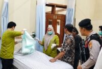 Tersangka Curanmor yang tewas ditembak polisi saat dalam penanganan medis | Dok. Polda Lampung.