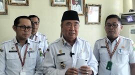 Bupati Tanggamus H. Moh. Saleh Asnawi saat memberikan keterangan pers terkait pembayaran gaji 13 ASN Tanggamus, Rabu 3 Juni 2026.
