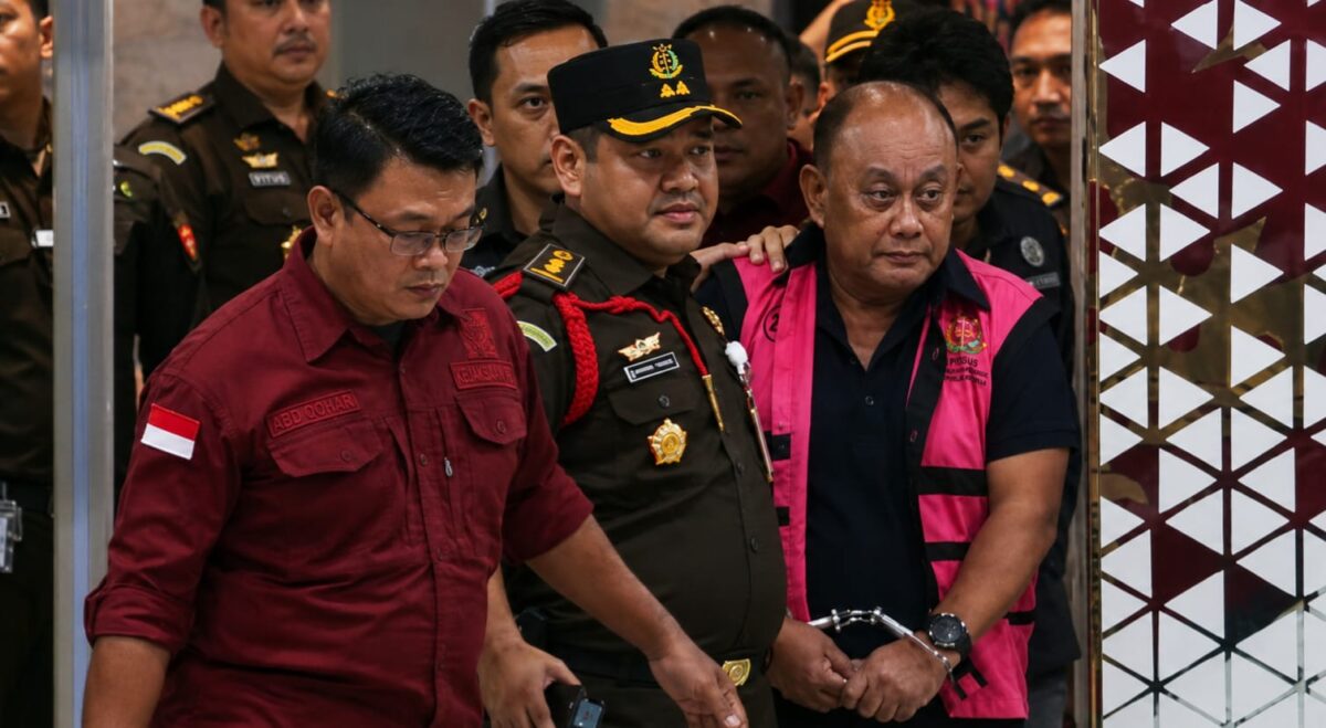 Eks Kepala BGN Dadan Hindayana saat digiring Kejagung menuju mobil tahanan, Rabu 3 Juni 2026 | Ubay/Media Prioritastv.com.