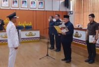 Bupati Tanggamus H. Moh. Saleh Asnawi saat melantik Jupriyadi sebagai Kakon Tegineneng hasil PAW menggantikan Muslim di ruang rapat utama kantor bupati, Jumat 5 Juni 2026 | Herdi/Media Prioritastv.com. 