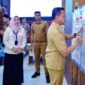 Bupati Pringsewu Riyanto Pamungkas saat menandatangani komitmen gerakan ayah teladan indonesia, Senin 8 Juni 2026 | Samuel/Media Prioritastv.com.