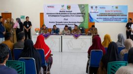 Bupati Tanggamus H. Moh. Saleh Asnawi saat memberikan sambutan dalam penyerahan bantuan Atensi Kemensos di Kantor Dinas Sosial Tanggamus, Selasa 9 Juni 2026 | Herdi/Media Prioritastv.com.