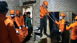 Kolase foto saat korban berhasil dievakuasi dan saat tim Basarnas menyelesaikan operasi penyelamatan, Selasa 9 Juni 2026, malam | Dok. Basarnas Lampung.