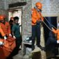 Kolase foto saat korban berhasil dievakuasi dan saat tim Basarnas menyelesaikan operasi penyelamatan, Selasa 9 Juni 2026, malam | Dok. Basarnas Lampung.
