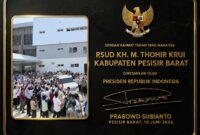 Kolase foto saat kedatangan Presiden Prabowo dan prasasti peresmian RSUD KH. M. Thohir Krui Pesisir Barat | Dok. Bupati Pesibar Dedi Irawan.