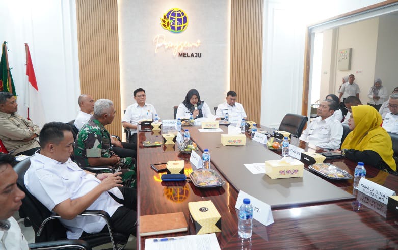 Wabup Pringsewu Umi Laila saat memimpin Rapat Persiapan Tim Gugus Tugas Reforma Agraria Tahun 2026 di Aula Kantor Pertanahan Kabupaten Pringsewu, Rabu (10/6/2026) | Samuel/Media Prioritastv.com.
