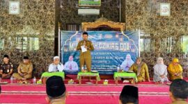 Bupati Pringsewu Riyanto Pamungkas saat memberikan samburan dalam zikir dan doa menyambut tahun baru islam 1448 Hijriah, Senin 15 Juni 2026 | Samuel/Media Prioritastv.com.