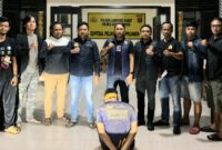 Tersangka Obi Erlando setelah ditangkap usai kabur dan bersembunyi di rawa hingga perkebunan warga Lampung Barat, Senin 15 Juni 2026 | Dok. Humas Polres Lampung Barat.