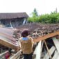 Petugas BPBD Sulteng saat meninjau salah satu rumah ambruk akibat gempa 6,7 Magnitudo, Selasa 16 Juni 2026 | Dok. BNPB.