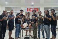 Tersangka MRP (25) saat ikut mengepalkan tangan setelah mendapatkan perawatan medis usai terkena tembakan di RS Bhayangkara, Minggu 14 Juni 2026 | Dok. Polda Lampung.